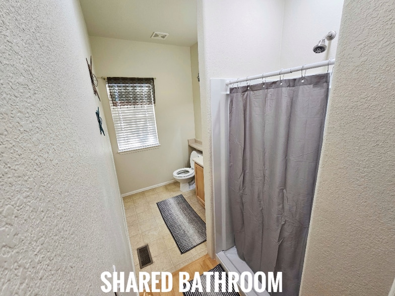 Building Photo - 2060 Dewhirst Dr