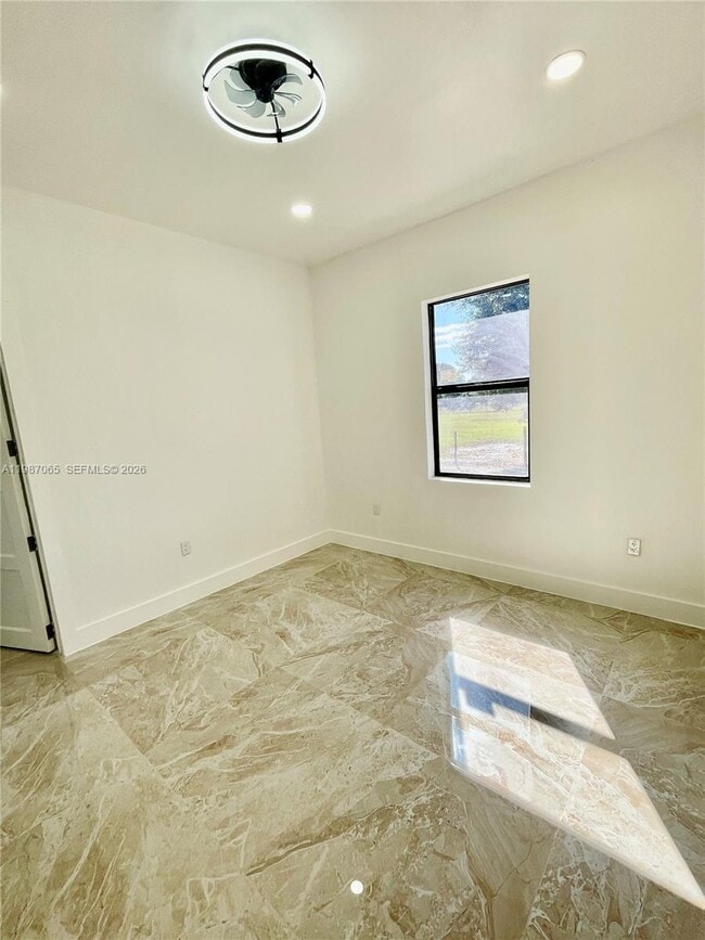 Building Photo - 435 N Quebrada St