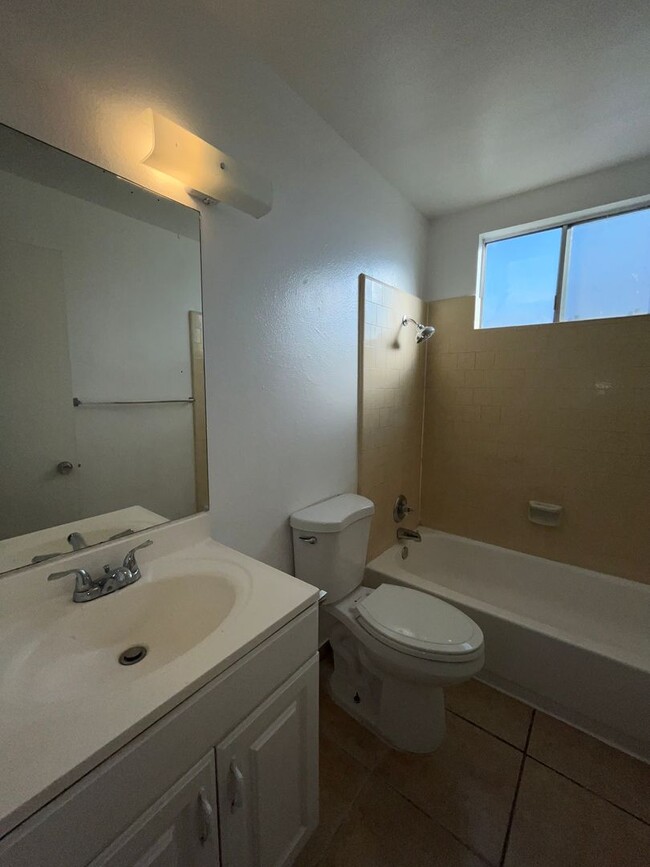 Building Photo - 2268
