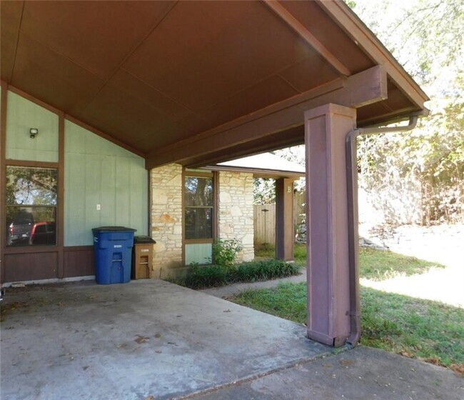 Building Photo - 811 Ramble Ln