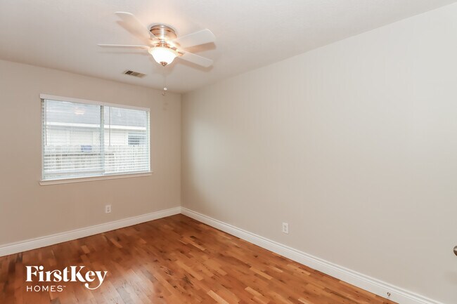 Building Photo - 13531 High Banks Ln