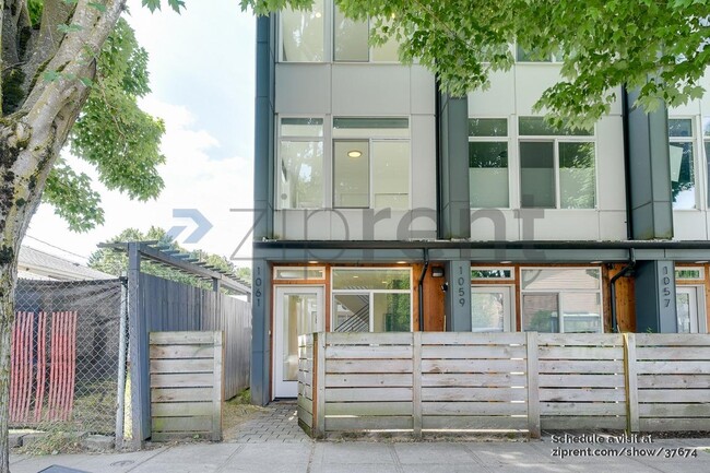 Primary Photo - 1061 S Cloverdale St