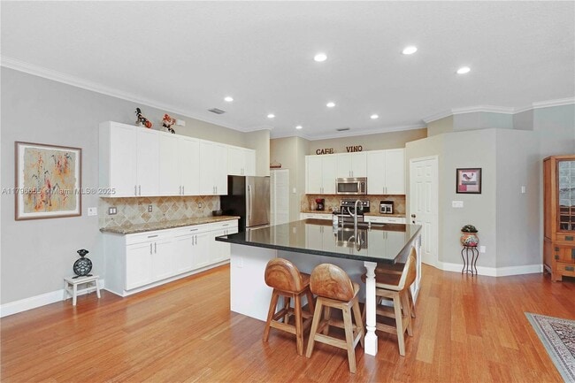 Building Photo - 3140 Fairways Dr