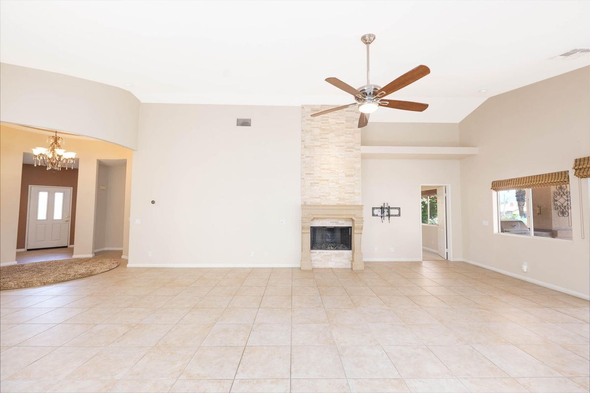 Building Photo - 45218 Coeur Dalene Dr