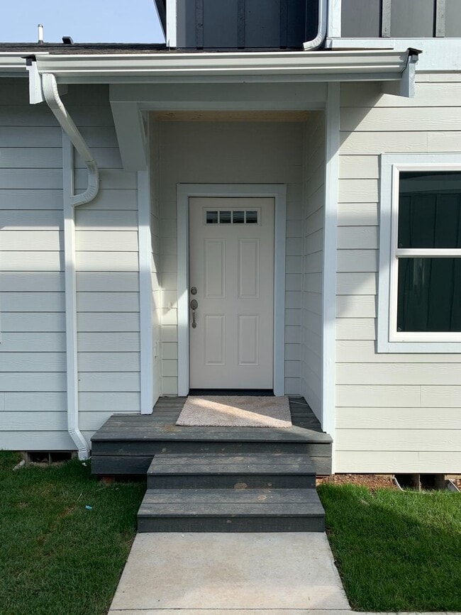 Building Photo - 668 E Street