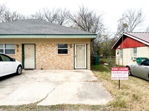 Building Photo - 211 W Bobwhite Ln