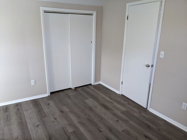 Building Photo - 1826 W 8th St