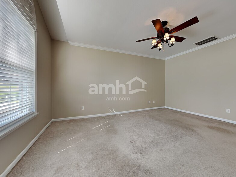 Building Photo - 1520 Paxton Dr