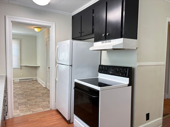 Building Photo - 2 Bedroom, 1 Bathroom House in High Point!