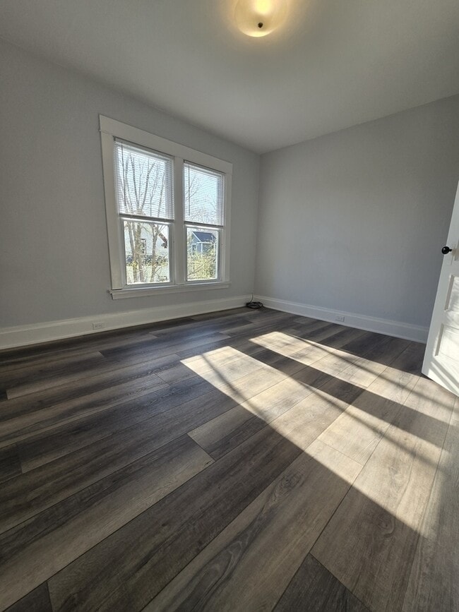 Building Photo - 246 W 14th St