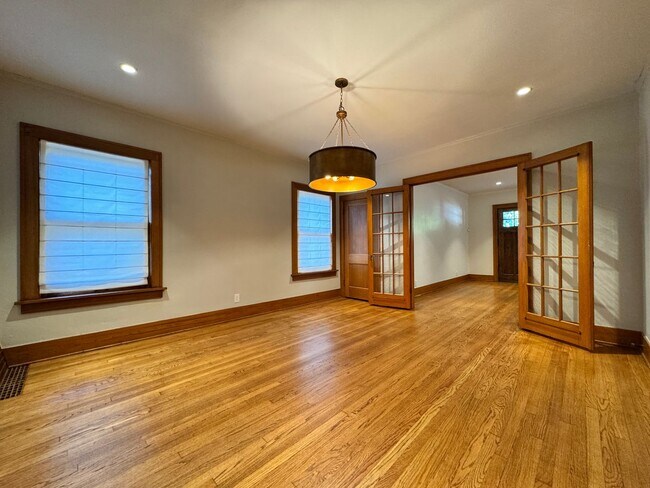 Building Photo - 2903 N Robinson Ave