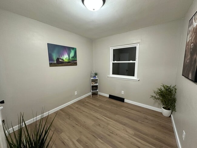 Building Photo - 1126-1128 Byron Ave.