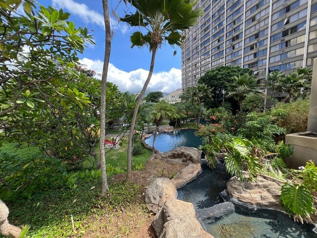 Building Photo - Kukui Plaza Diamond Head Tower- 1 Bed, 1 B...