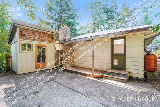 Building Photo - 528 N 181st St