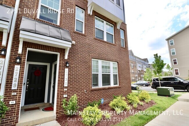 Building Photo - 2 Bedroom Plus DEN End Unit Townhome W Gar...
