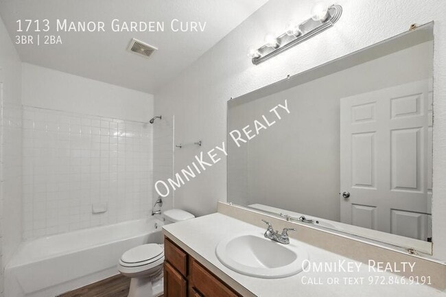 Building Photo - 1713 Manor Garden Curve