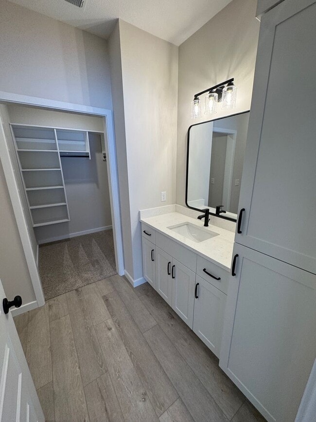 Building Photo - 1072 Emilee Ct