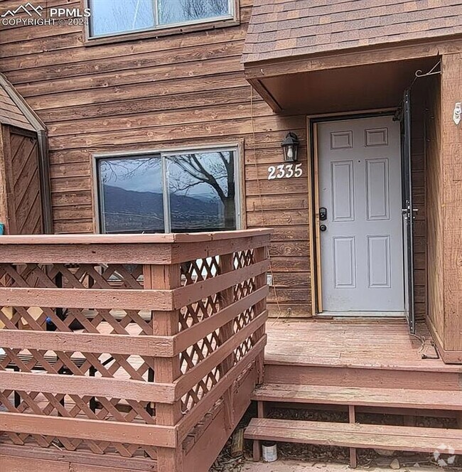 Building Photo - Beautiful West Side Condo