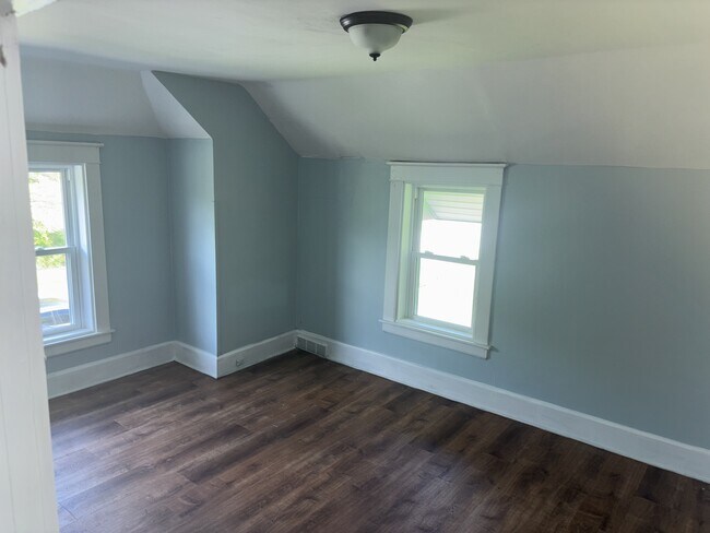 Building Photo - 639 Fairgreen Ave