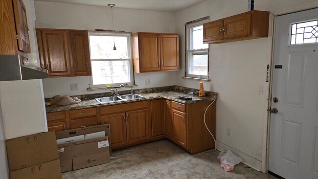 Building Photo - 32 Gebhart St