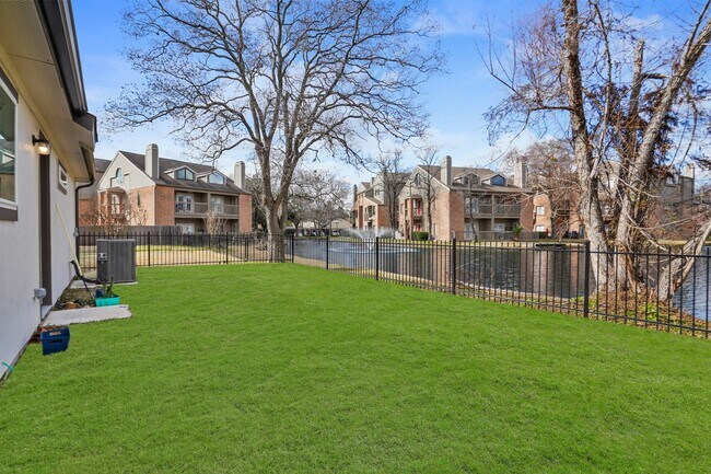 Building Photo - 2107 Pueblito Dr