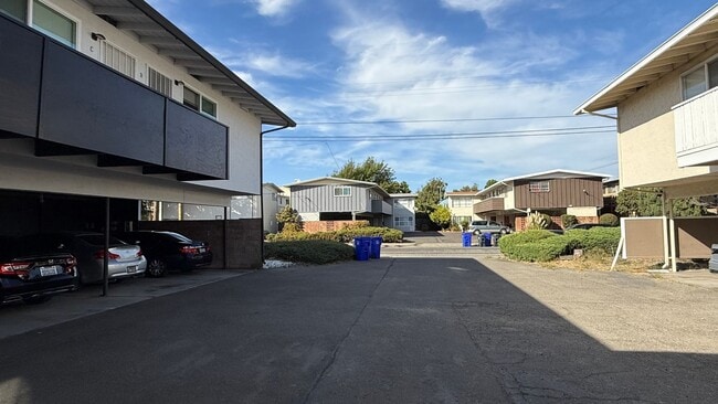 Building Photo - EBN T 14723