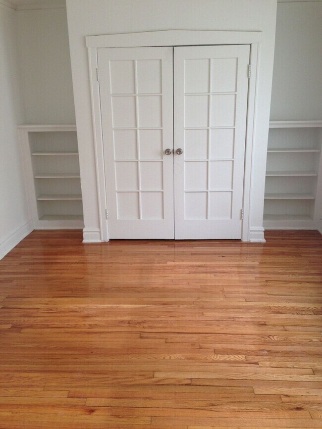 Building Photo - 8256-8258 S Loomis Blvd