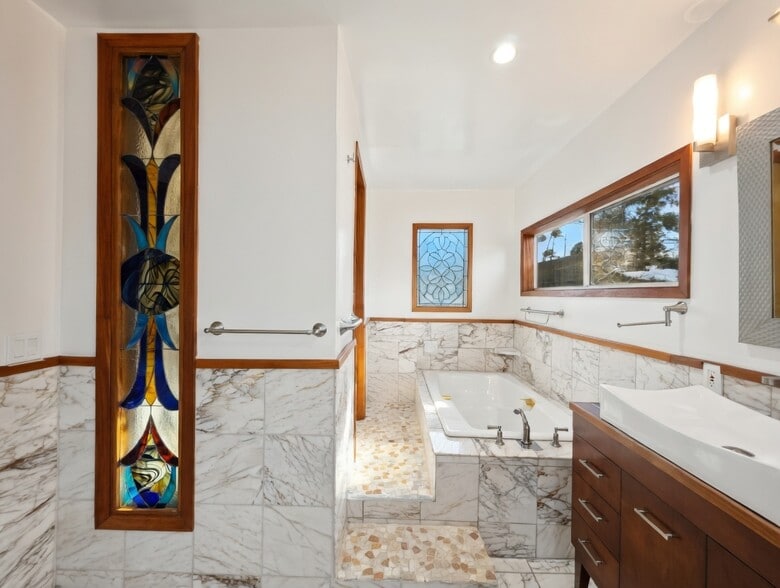 Building Photo - 238 Portlock Rd