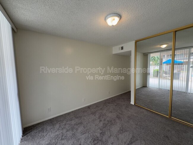 Building Photo - 6979 Palm Ct