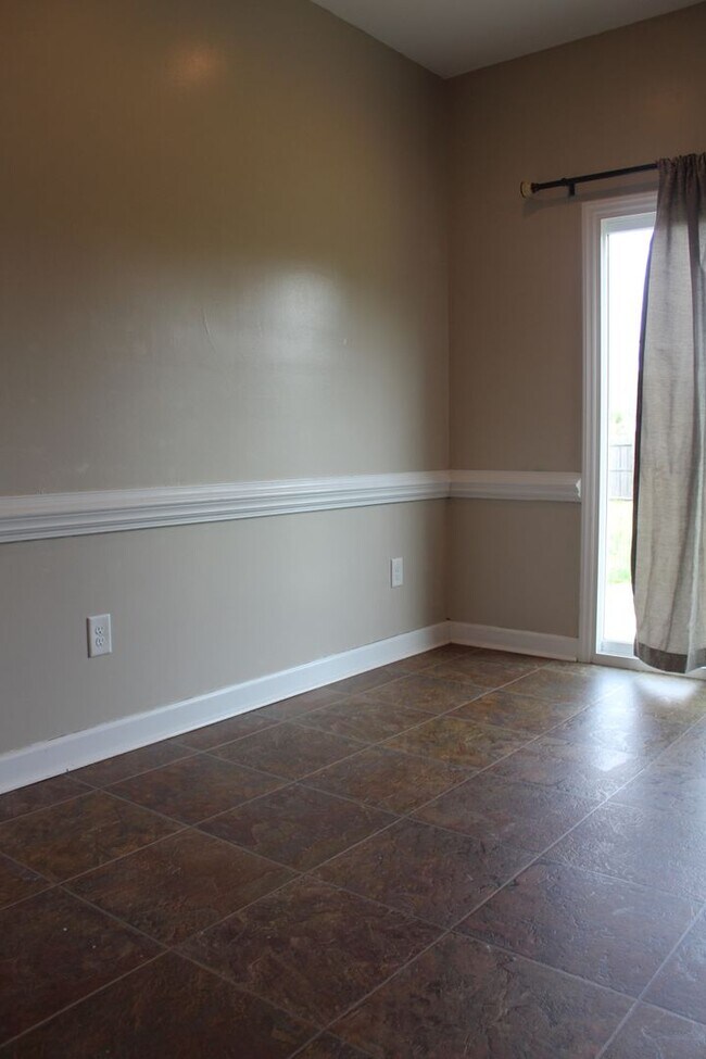 Building Photo - 107 Kenison Way