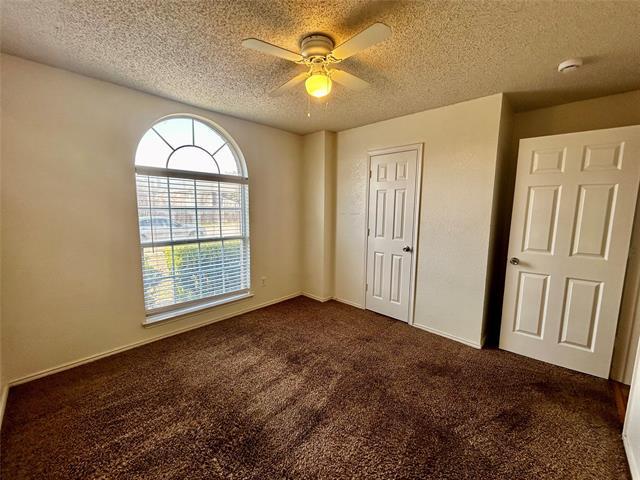 Building Photo - 909 Meadowlark Dr