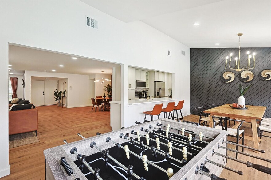 Building Photo - 7851 La Cabeza Dr