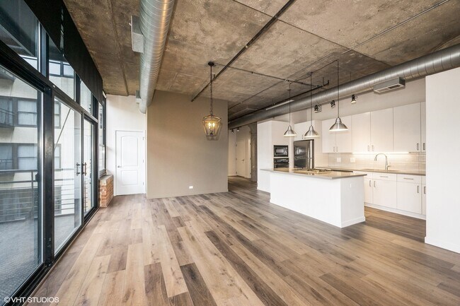 Building Photo - 130 S Canal St