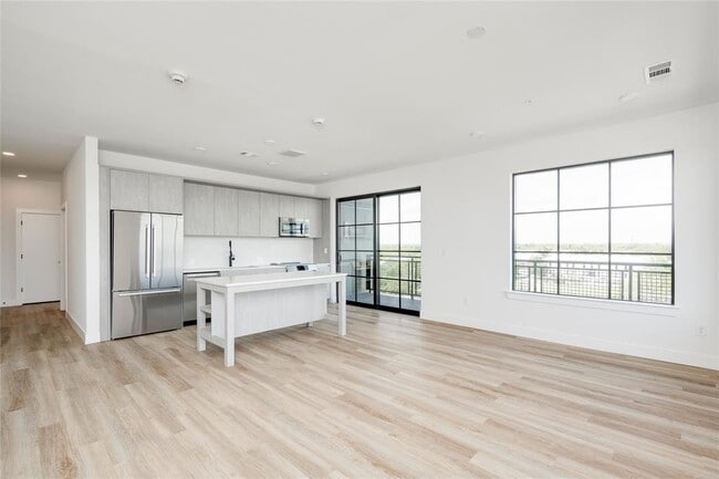 Building Photo - 4315 S Congress Ave