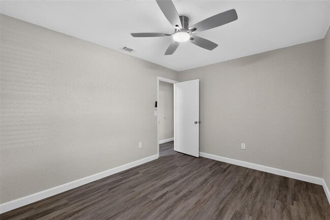 Building Photo - 3701 Feather Dr