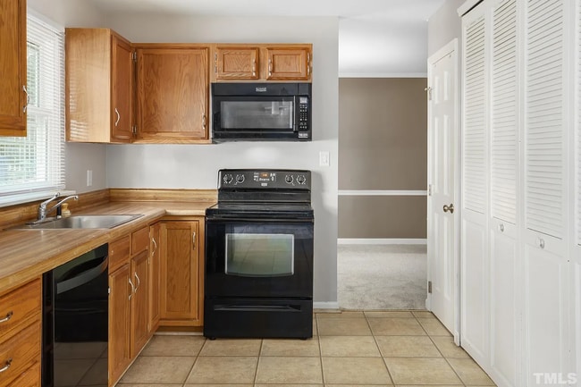 Building Photo - 105 Lone Tree Ct