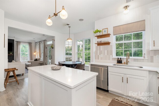 Building Photo - 2435 Alaqua Ct
