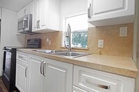 Building Photo - 26 Forest Dr