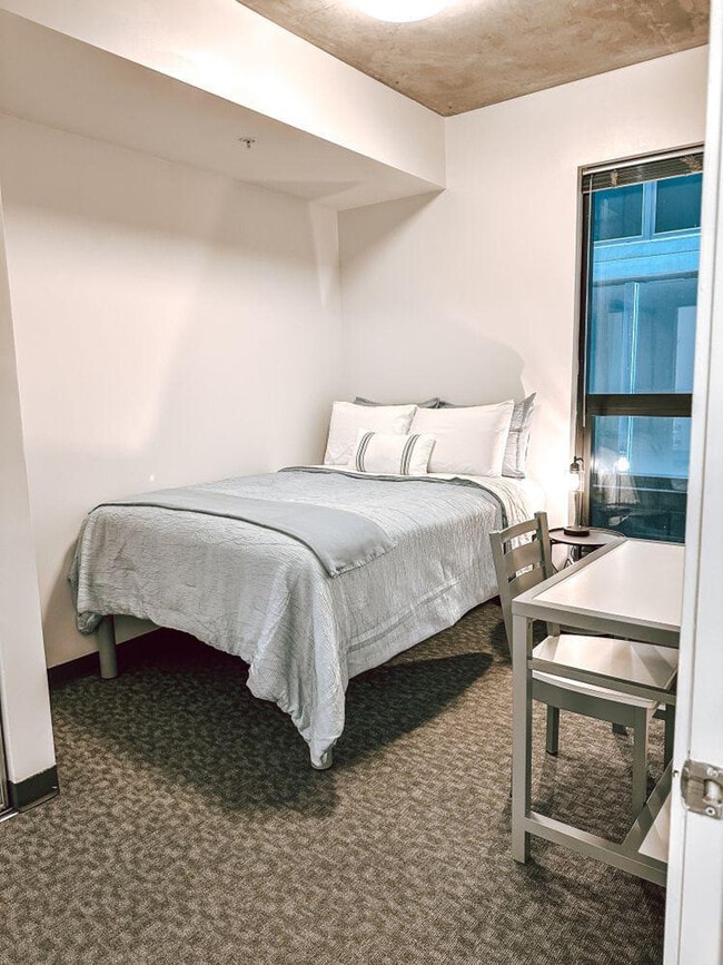 Building Photo - 1031 N Park Ave