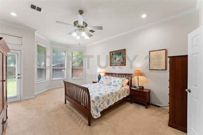 Building Photo - Beautifully Maintained, 2-Story 5/3.5/3 Ne...