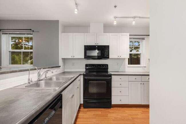 Building Photo - 23420 SE Black Nugget Rd