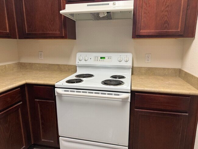 Building Photo - 2801 Chancellorsville Dr