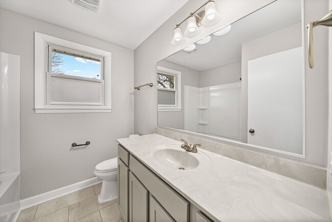 Building Photo - 3 Bedroom Pet Friendly Home For Rent Near Post!