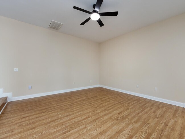 Building Photo - 10836 Clark Street