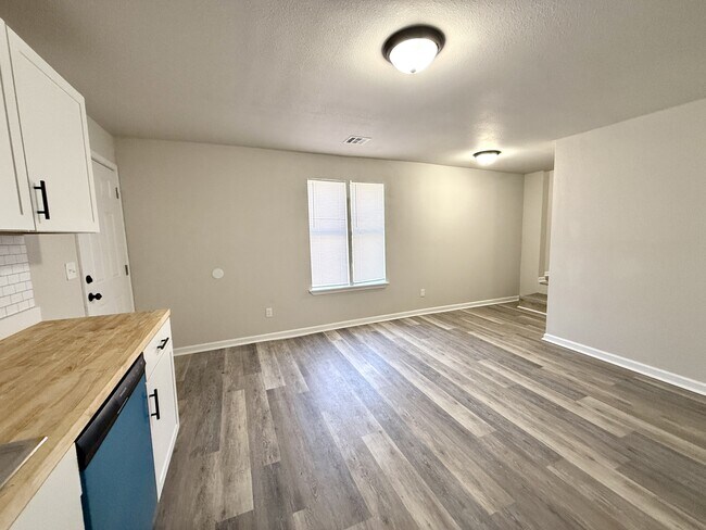 Building Photo - 312 M St NE