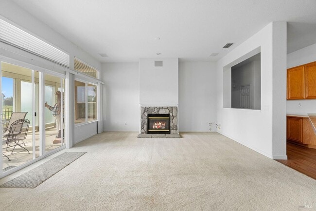 Building Photo - 139 Cedar Ridge Dr