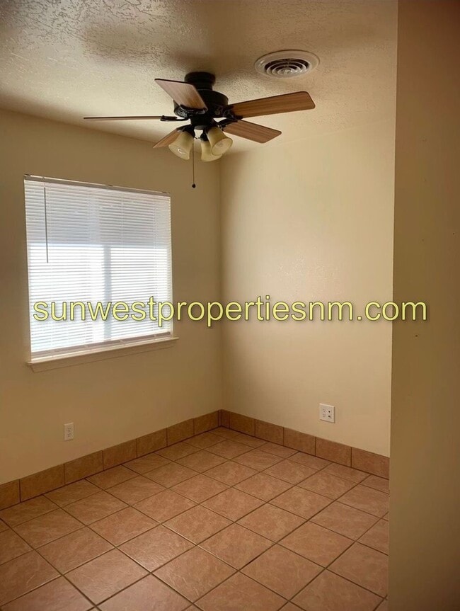 Building Photo - 820 Vine Ave