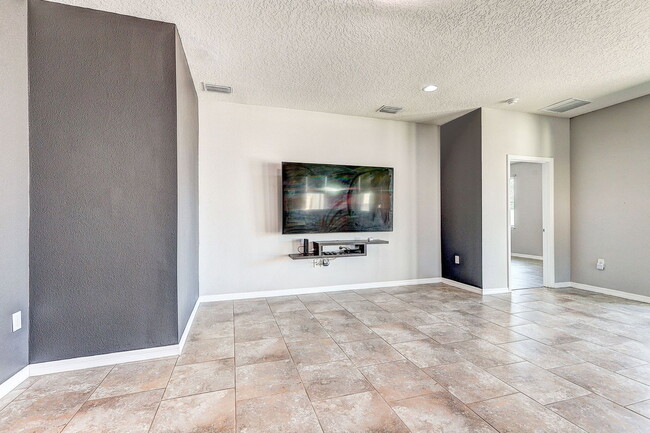 Building Photo - 32848 Sand Creek Dr