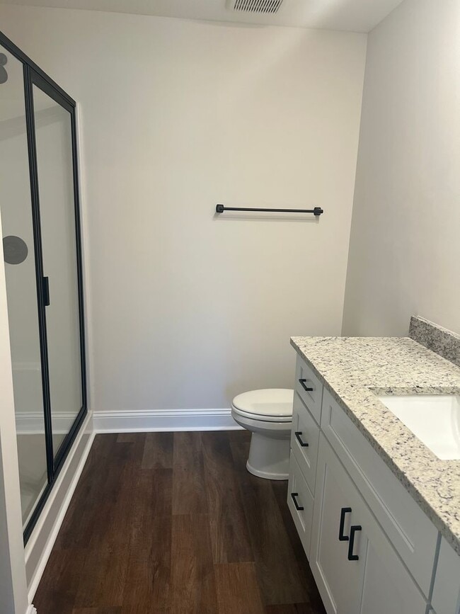 Building Photo - ? Your New Home Awaits — Just in Time for ...