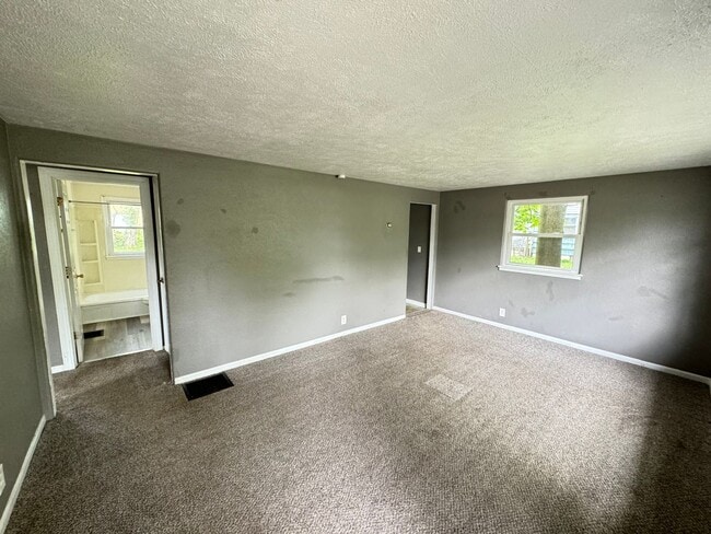 Building Photo - 2-Bedroom, 1-Bathroom Home – $995/Month
